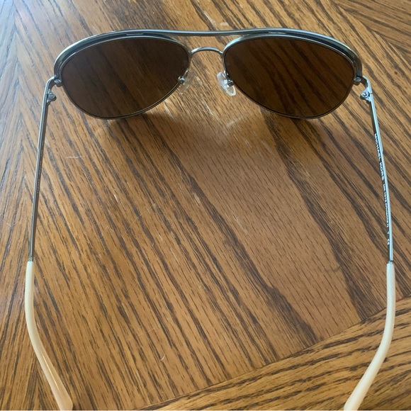 Michael Kors sunglasses rose colored mirrored lens and silver hardware with case - Picture 3 of 4